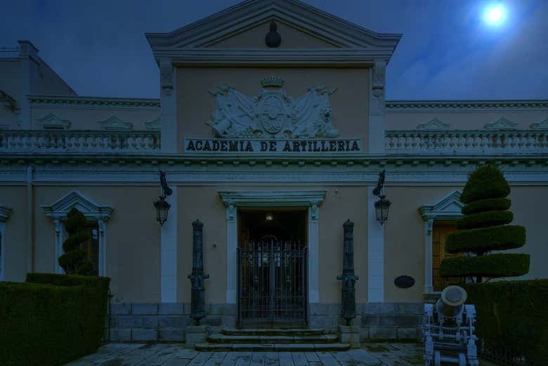 Passeando junto a Real Academia de Artillería