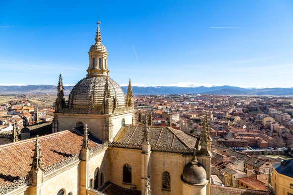 Visita guiada por Segovia + Catedral y Alcázar