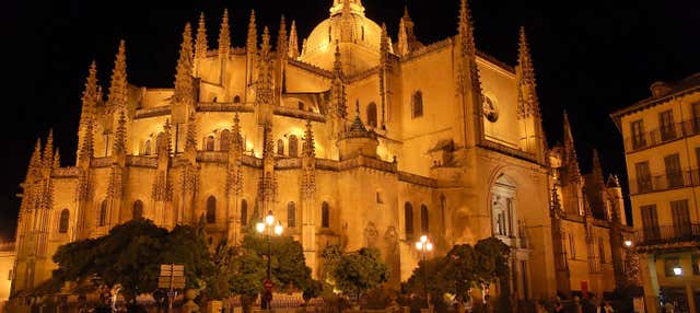 Visita nocturna a la Torre + Entrada a la Catedral y Palacio Episcopal