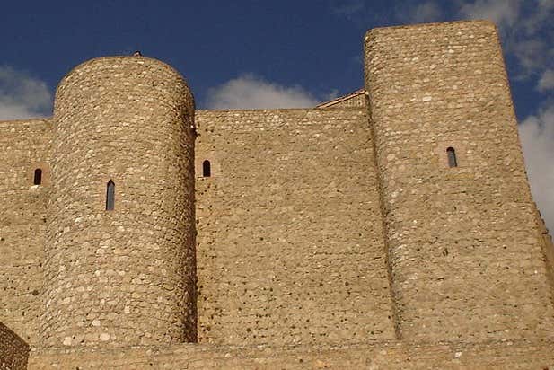 Muros del castillo de Segura de la Sierra