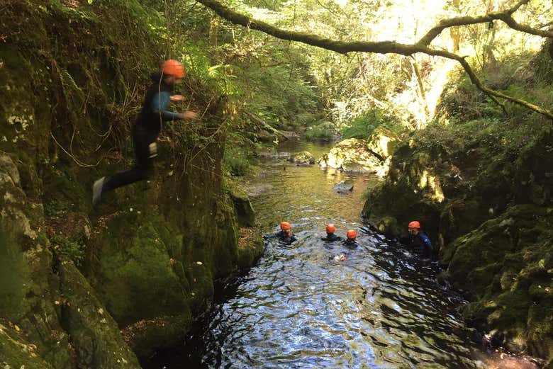 Nadando em uma das piscinas naturais
