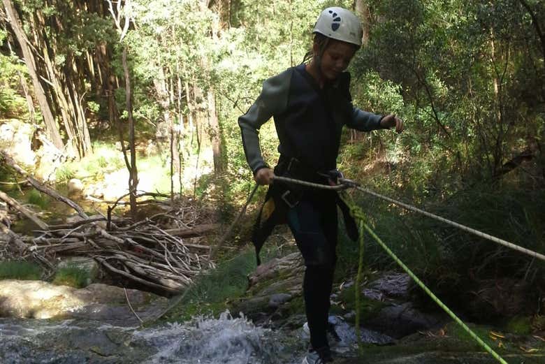 Descendo os barrancos do rio Tins