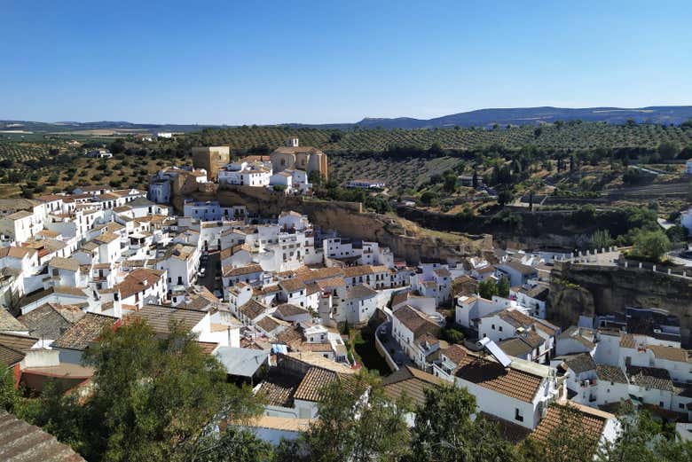 Disfrutando del tour gratuito por Setenil de las Bodegas