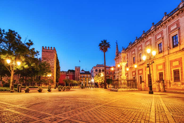 La plaza del Triunfo, avec l'Alcázar et les Archives des Indes