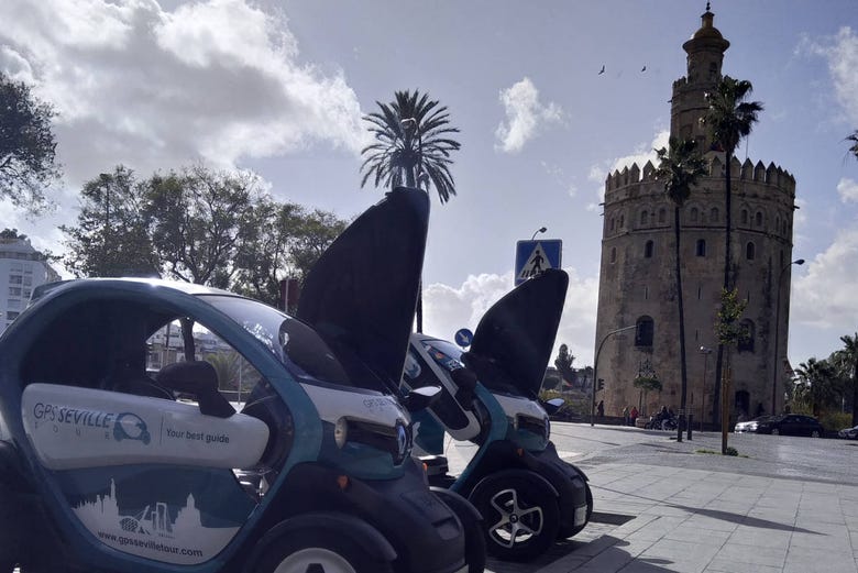 Discovering Seville's Tower of Gold by electric car
