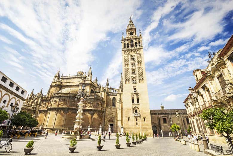 La Giralda y la catedral de Sevilla