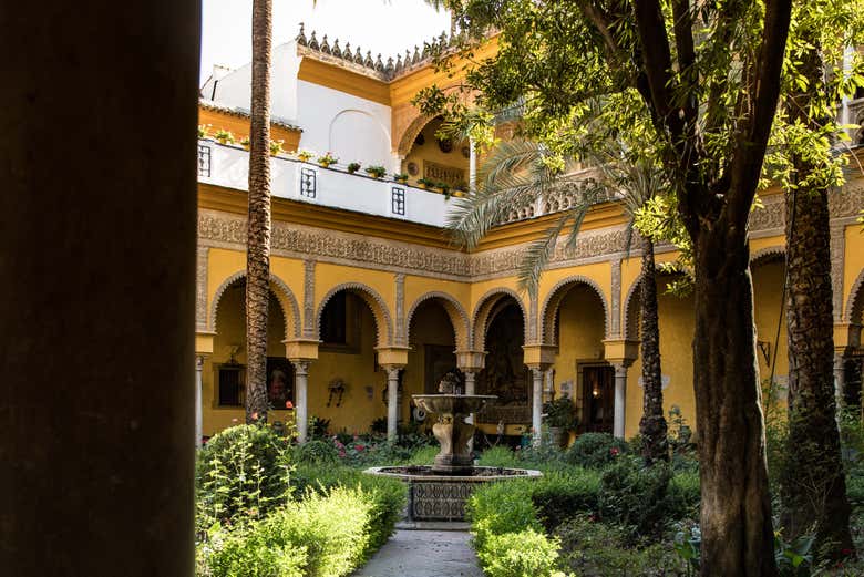 Enjoy a walk through the gardens of the Palacio de las Dueñas