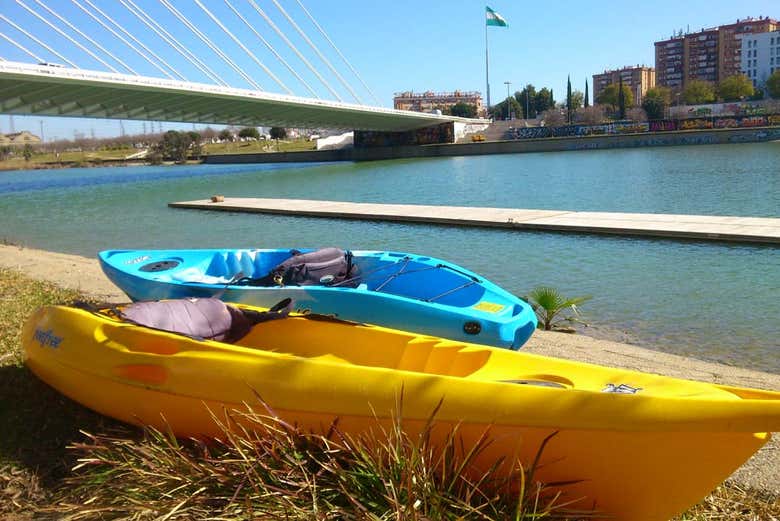 Preparando las canoas