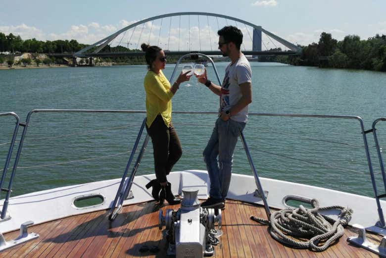 Pareja disfrutando de la comida