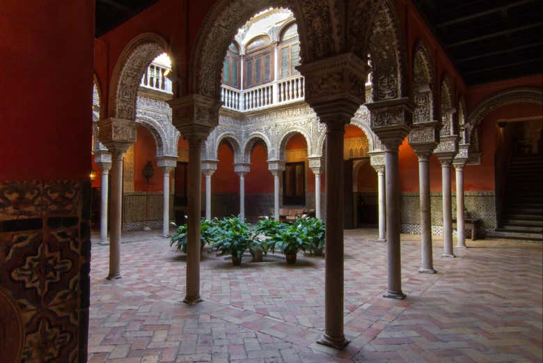 Renaissance courtyard of the Salinas House-Palace