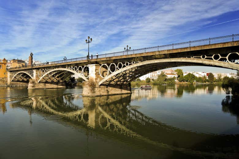 Bajo el puente de Triana o puente de Isabel II