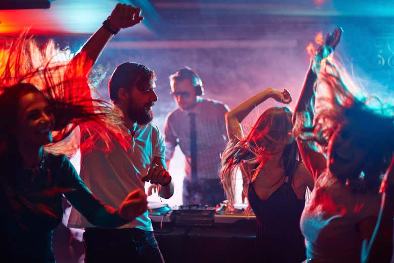 Dancing the night away on the Seville pub crawl