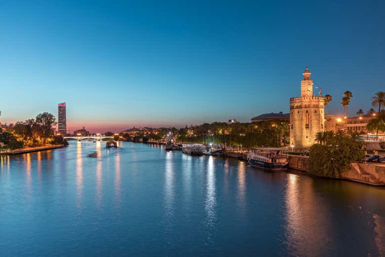 Tour de l'Or de Séville au bord du Guadalquivir