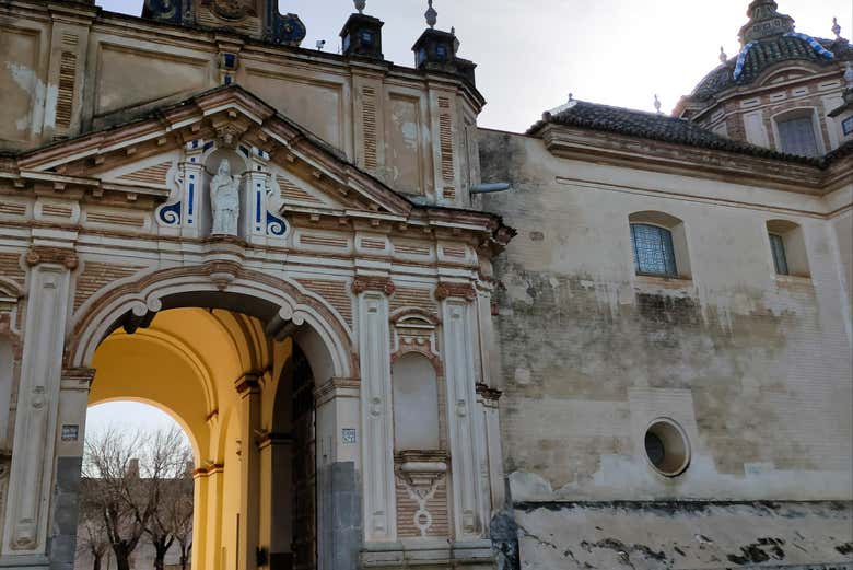 Arco de acceso al monasterio