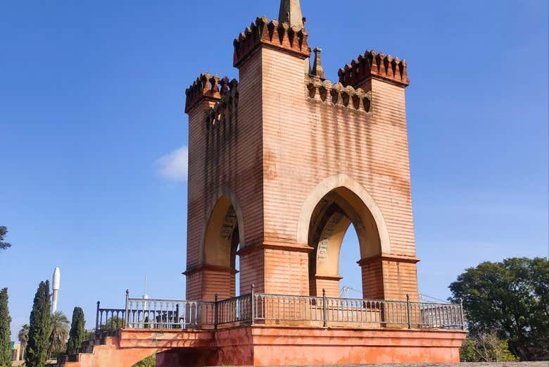 Pabellón de recreo sobre la antigua Capilla de Santa Ana