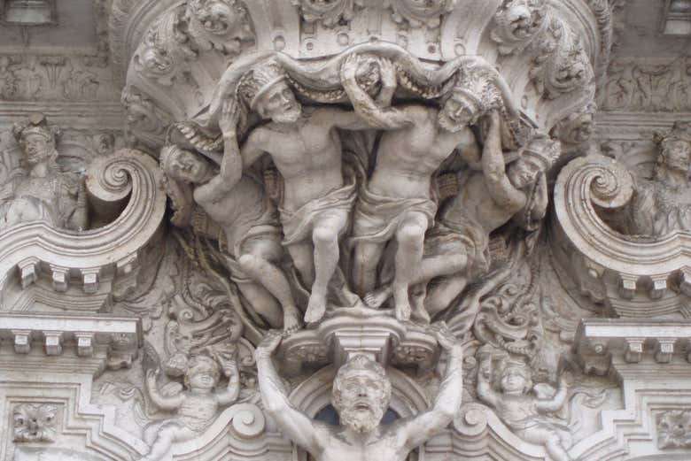 Detalles barrocos de una fachada sevillana