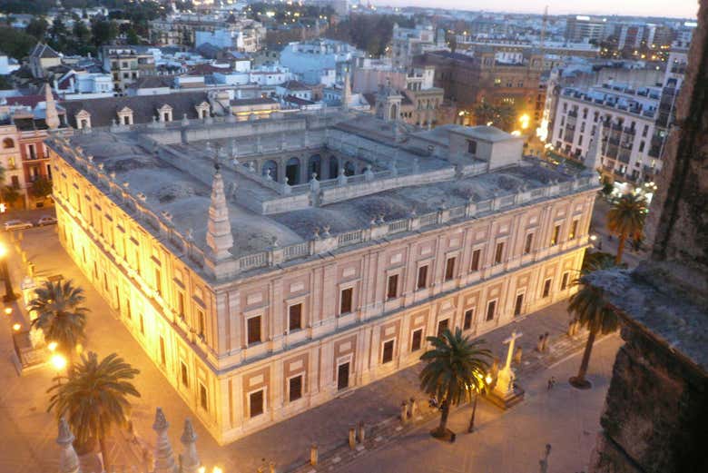 Vistas aéreas del Archivo General de Indias por la noche