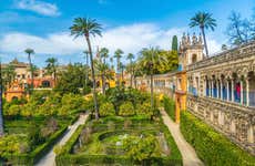 Tour por el Alcázar, la Catedral y la Giralda en grupo reducido