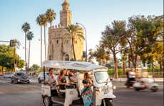 Tour privado en tuk tuk por Sevilla