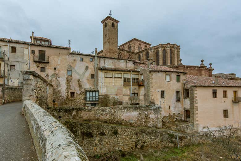 Siguiendo el trazado medieval de la localidad