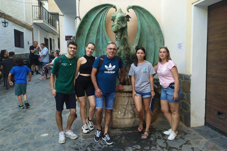 Grupo en la Fuente del Dragón de Soportújar