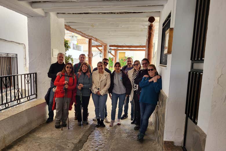 Foto de grupo en un soportal