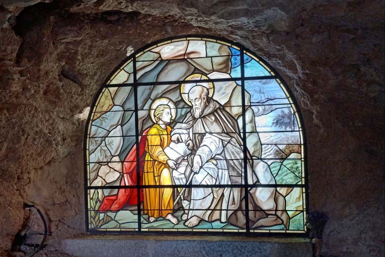 Vitral da ermida de San Saturio