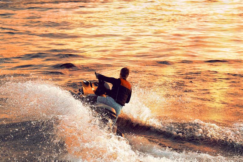 Surcando las aguas de Sotogrande en moto de agua