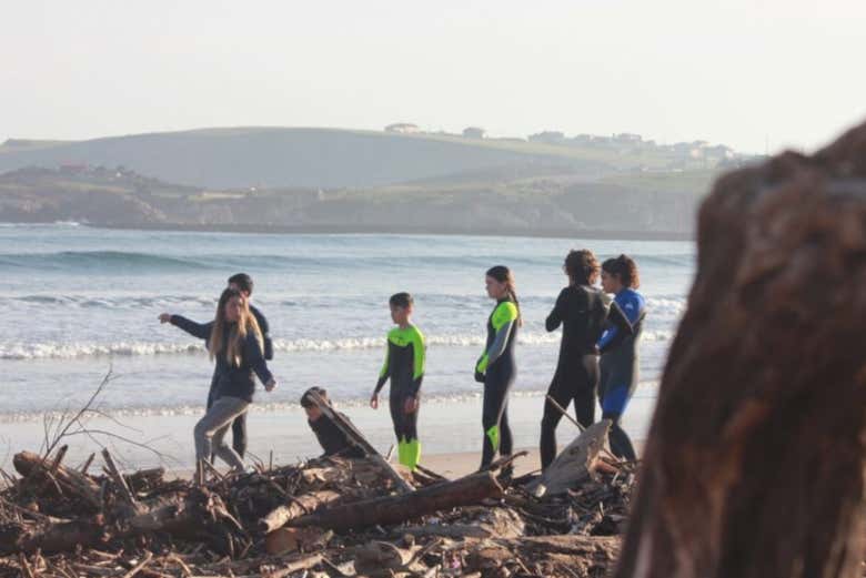 Percorrendo a praia de Suances