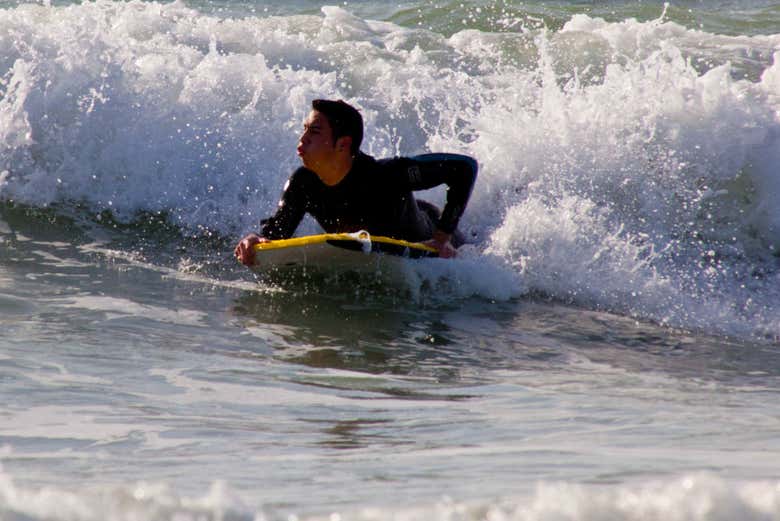 Baño en el Cantábrico con la tabla de bodyboard