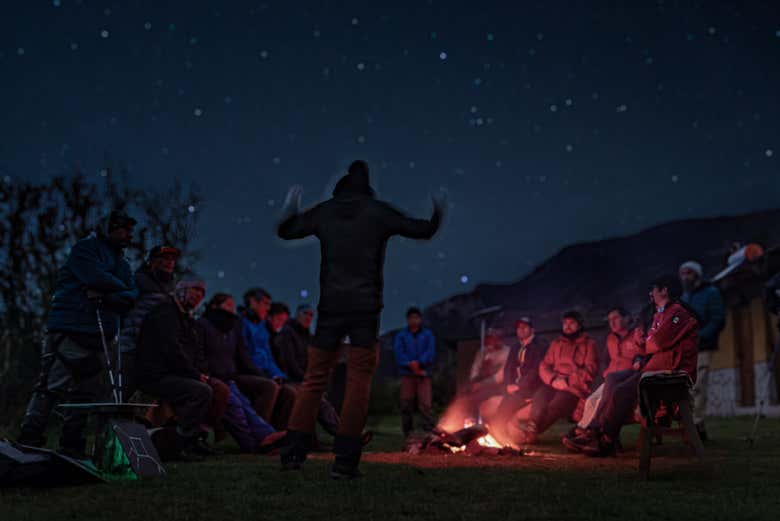 Atendiendo a las explicaciones del guía