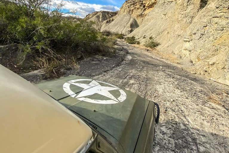En ruta con clásico jeep