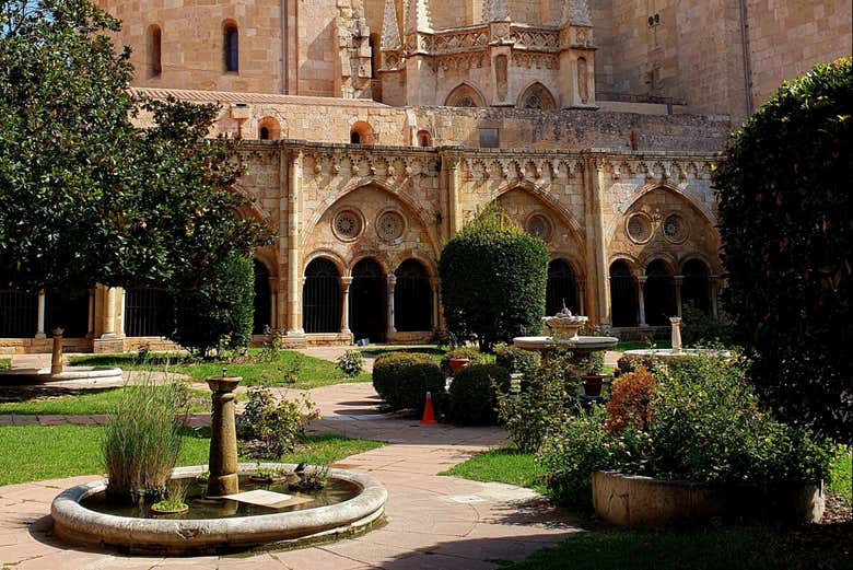 See the Tarragona Cathedral