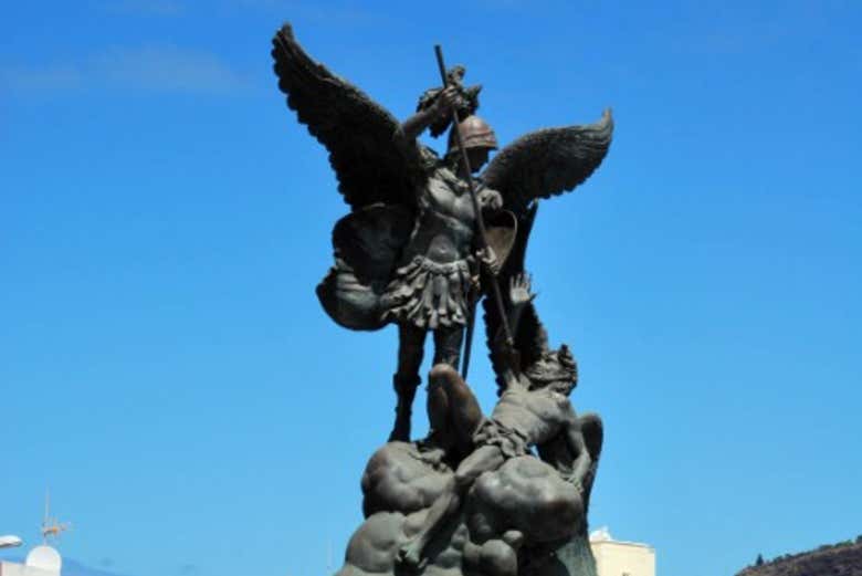 Escultura de San Miguel en Tazacorte
