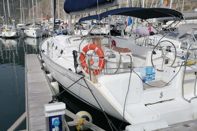 Velero en el puerto de Tazacorte