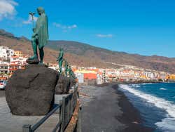 Statue dei guanci a Candelaria