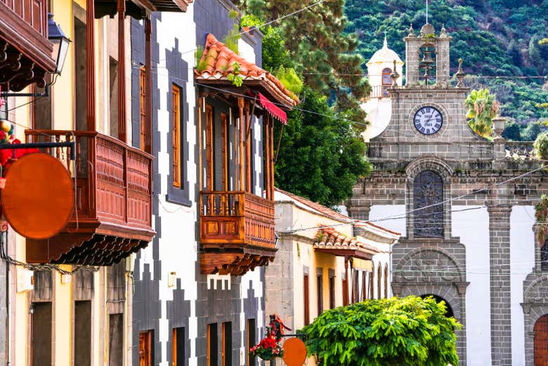 Fachada de la Basílica de Nuestra Señora del Pino