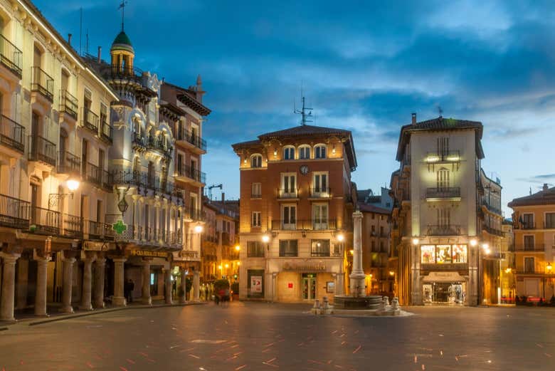 Bâtiments modernistes de la Plaza del Torico