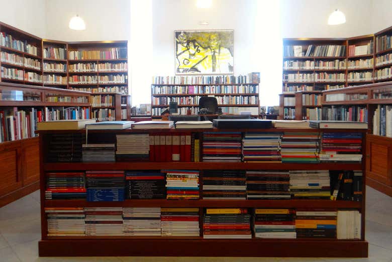 Biblioteca del museo A Casa