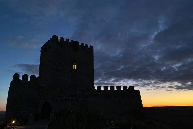 Coucher de soleil sur le château de Tiedra