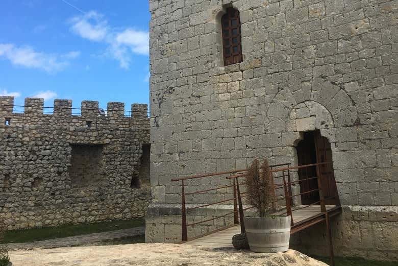 Parcourez l'intérieur de la fortification