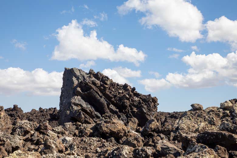 Piedras volcánicas en el volcán del Cuervo