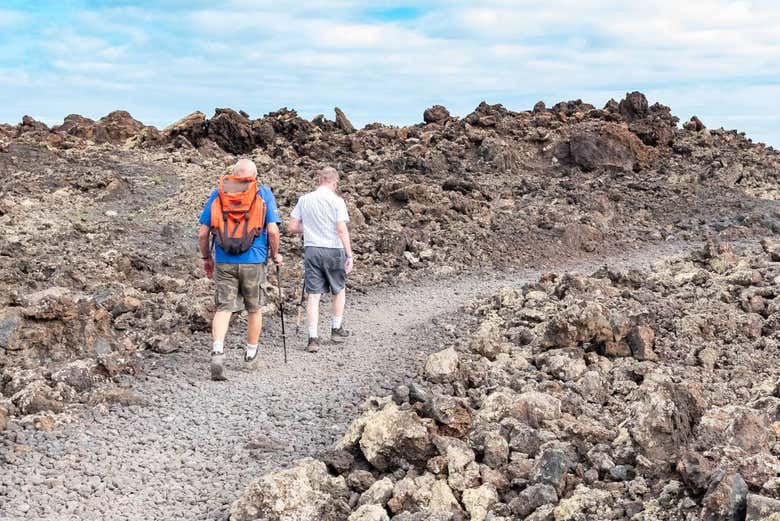 Realizando trekking por Lanzarote