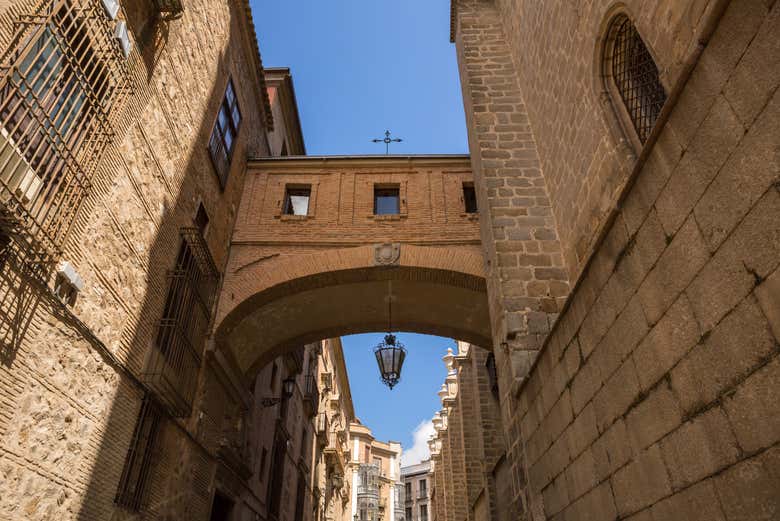 Calle del casco antiguo toledano