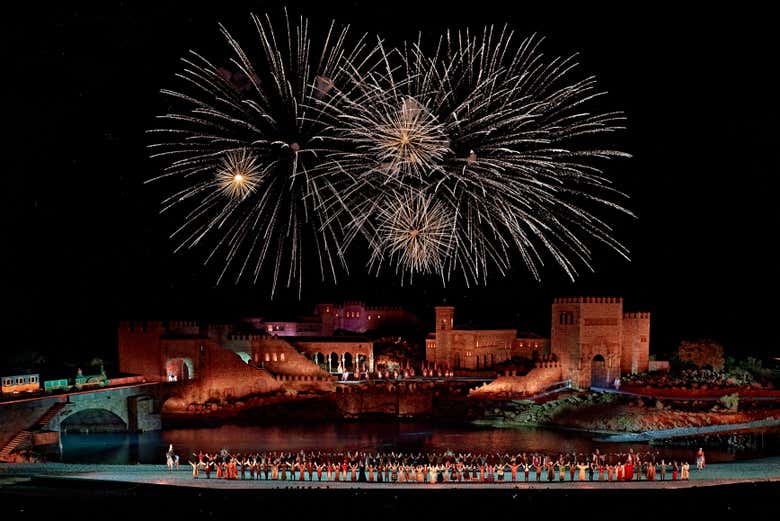 See fireworks in Puy du Fou