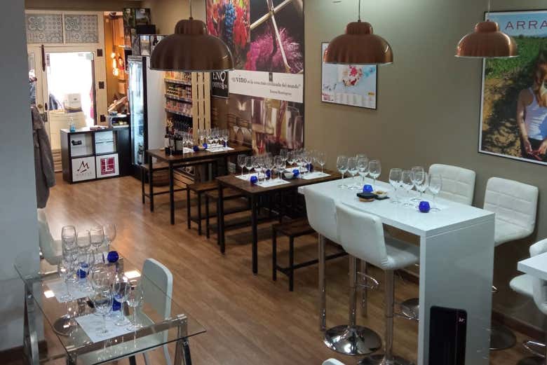 Interior de la enoteca