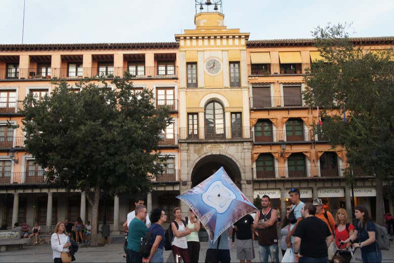 Meet your guide in the historic Plaza del Ayuntamiento