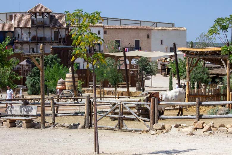 Uno de los poblados de Puy du Fou España