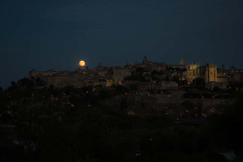 Toledo de noche guarda secretos