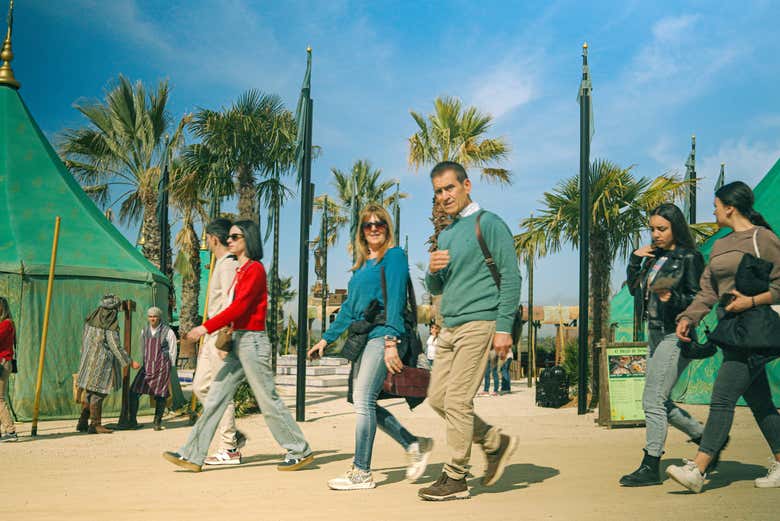 Disfrutando de la visita por Puy du Fou España